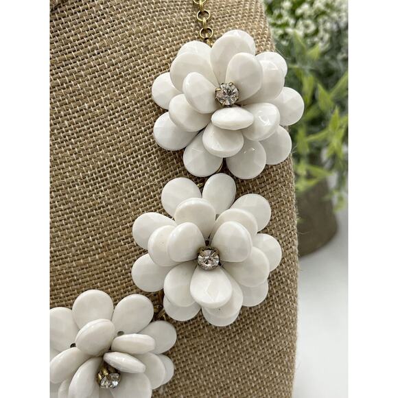 J. Crew White Chunky Bold Icy 3D Flower Rose Gold Tone Statement Necklace 21" - Picture 2 of 13